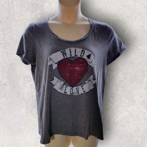 Torrid Wild Love Heart T Shirt Plus Size 2 Short Sleeve Top Gray Scoop Neck Tee - Picture 1 of 8